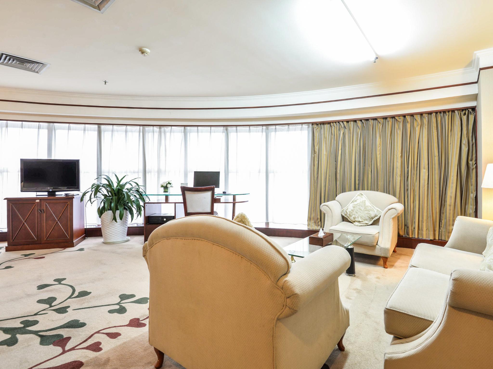 שנג'ן Royalty Hotel מראה חיצוני תמונה
